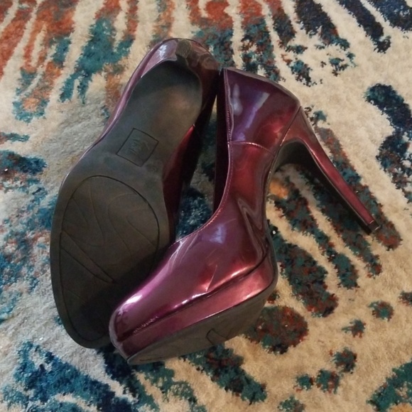 Beautiful Pump - Picture 2 of 3